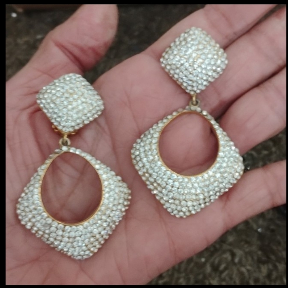 Elegant vintage, Jarin ,Gold and rhinestone Dangle Earrings!